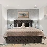 Harrod\'S Mansion